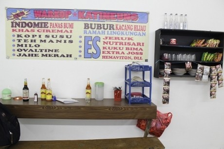 Buka Warung Kopi dan Mie Instan, Termasuk Karya Seni?