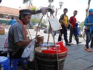 Selayang Pandang Selendang Mayang Bang Herman yang 24 Tahun Tetap Cantik