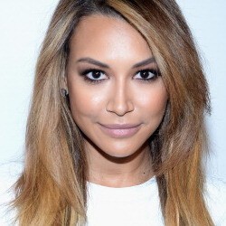 Berjemur di Yacht, Naya Rivera Glee Pamer Bikini