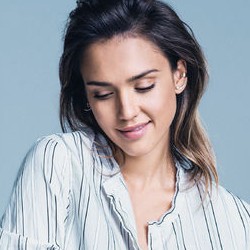 Ini Alasan Jessica Alba Tak Mau Tampil Bugil