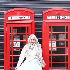 Dian Pelangi Populer di Instagram, Koleksinya Semakin Laris