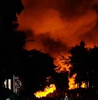 Api Masih Terus Membara di Pasar Sentral Makassar