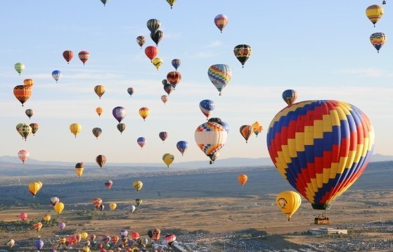 Naik Balon Udara, Ini 8 Destinasi Tercantiknya (1)