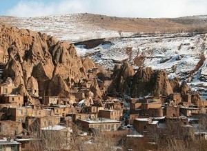 Unik, Seluruh Rumah di Desa Iran Ini Berada Dalam Batu