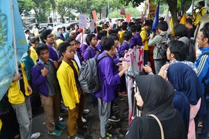 Lagi Dikejar Batas Akhir Rekap Suara, KPU Malah Dihadiahi Mahasiswa Rapor Merah