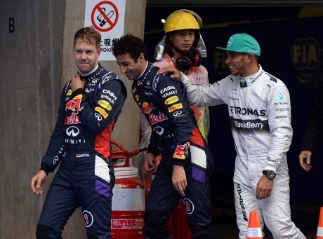 Hamilton Tetap Waspadai Red Bull