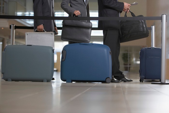 Tak Cuma Dirusak, Barang dalam Koper Penumpang Juga Diambil