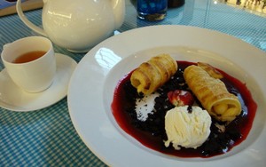 Lady Alice Tearoom: Ngeteh Cantik sambil Mencicipi Chimney Cake