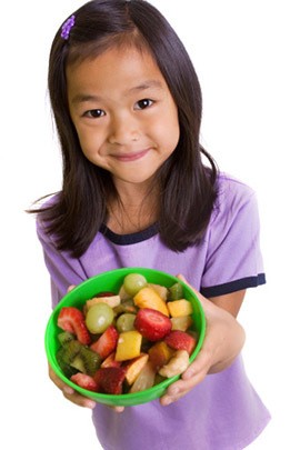 Yuk, Racik Salad Buah Warna Warni untuk si Kecil!