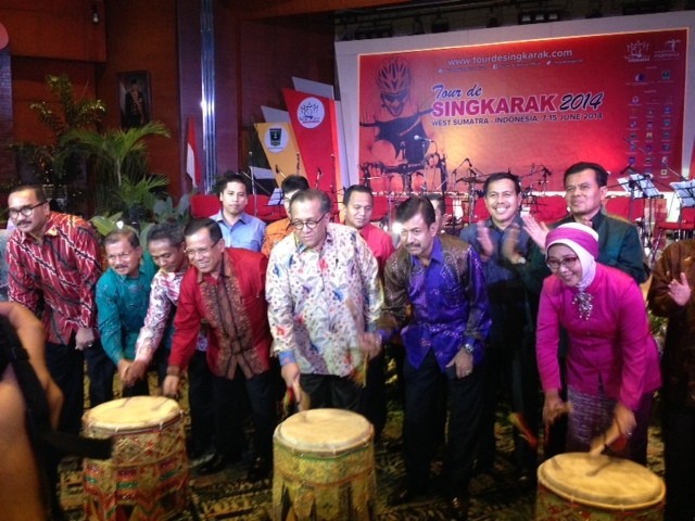 Tampil Beda, Tour De Singkarak 2014 Hadirkan Airshow!