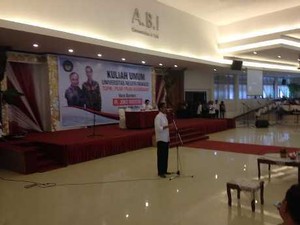 Di Hadapan Mahasiswa Manado, Jokowi Curhat Soal Kinerjanya di Jakarta