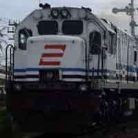 Pemotor Tewas Tertabrak KRL di Perlintasan Klender Jaktim