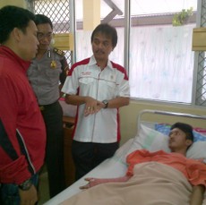 Roy Suryo Jenguk Jakmania yang Tertembak di Tol Cipularang