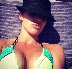 Danielle Lloyd Sengaja Posting Foto Seksi untuk Followersnya di Instagram
