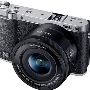 Samsung NX3000: Kamera Ringkas dengan LCD Putar