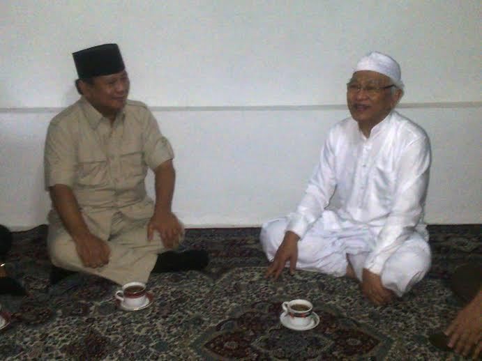 Sowan ke Gus Mus, Prabowo Naik Helikopter ke Rembang