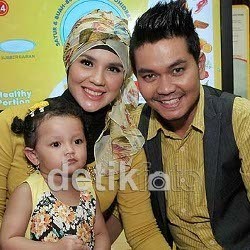 Saling Dukung Indra Bekti dan Adila