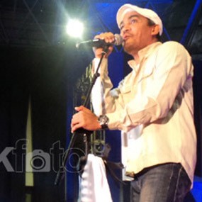 Glenn Fredly Jadian dengan Widi Vierratale?