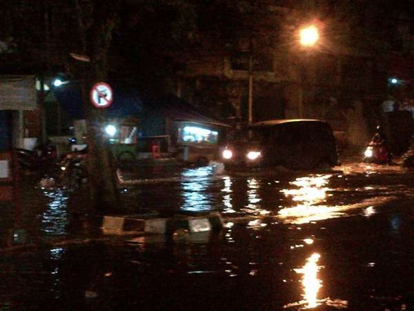 Genangan Air 50 Cm Rendam Pademangan Barat, Diduga Pompa Air Mati