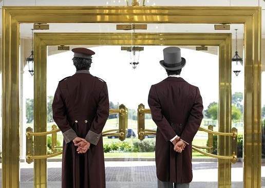 Sup Buaya & 9 Permintaan Tamu Hotel Paling Ajaib