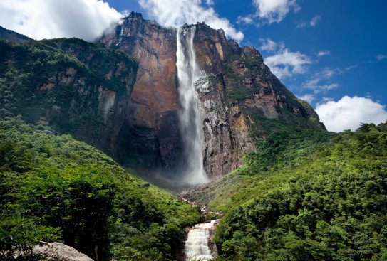 Air Terjun Tertinggi di Dunia, Bagai Mengalir dari Khayangan