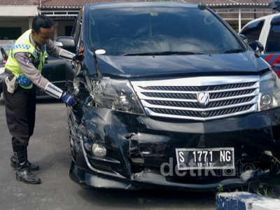 Alphard Maut Diamankan di Mapolres Sidoarjo