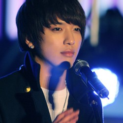 Terbang ke LA, Yonghwa CNBlue Siap Nyanyi di Lapangan Bisbol