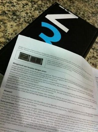 BlackBerry Ingatkan Bahaya Nyetir Sambil BBM-an