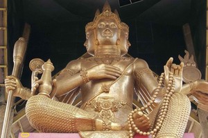 Jelang Waisak, Melihat Patung Buddha 4 Wajah di Surabaya