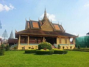 Royal Palace & Silver Pagoda, Sambut Waisak di Kamboja