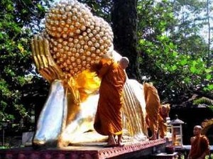 Di Malang, Bisa Lihat Ritual Rupang Buddha Tidur Jelang Waisak