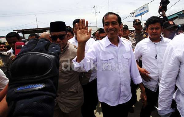 PDB: Jokowi Harus Tinggalkan Gaya Blusukan