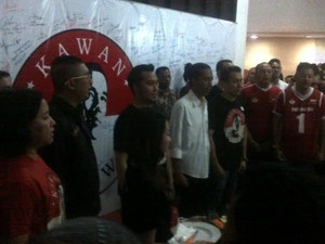 Menjelang Tengah Malam, Jokowi Deklarasikan Dukungan Organisasi Pemuda