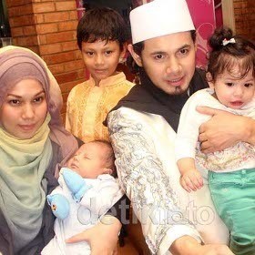 Cerita Ibunda Soal Perceraian Puput Melati dan UGB