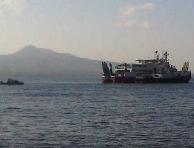 Kapal yang Terbakar di Selat Bali Dievakuasi ke Banyuwangi