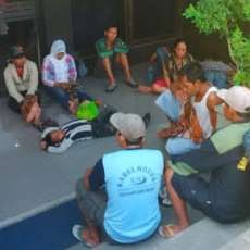Kebakaran KMP Reny II Berhasil Dipadamkan, Penumpang Keleleran