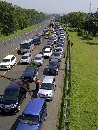Hari Libur Waisak, Jalur Puncak Macet Hingga 12 KM