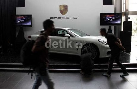 PPnBM Terbang Tinggi, Mobil Mewah Bekas Laku Keras