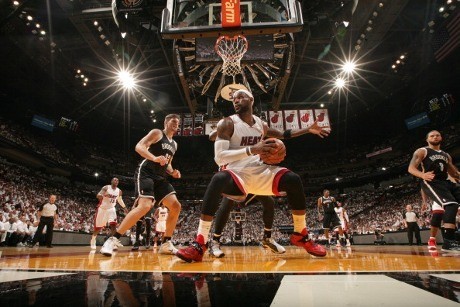 Heat dan Spurs Melaju ke Final Wilayah