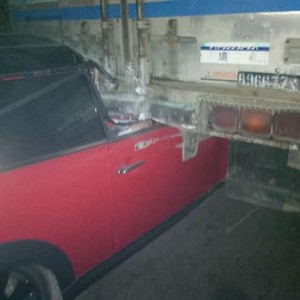 Mobilnya Hancur Tabrak Truk, Pria Sopir Mini Cooper Akhirnya Tewas