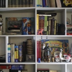 Mengintip Koleksi Buku Filsafat di Rumah Agus Kuncoro