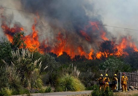1 Orang Tewas, 125 Ribu Warga California Mengungsi akibat Kebakaran