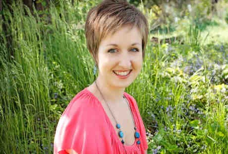 Kena Kelainan Langka, Wanita Ini Gunakan Kaki untuk Aktivitas Sehari-hari