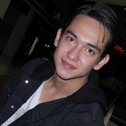 Adipati Dolken: Jadi Terkenal Itu Berat
