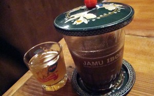 Suwe Ora Jamu: Nikmatnya Meneguk Jamu Pegal Linu di Kedai Bernuansa Antik