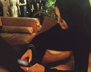 Kendal Jenner Sengaja Pamer Payudara di Instagram