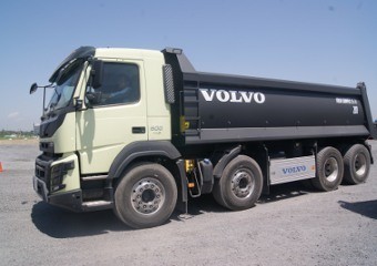 Menaklukkan Truk Monster Volvo FMX