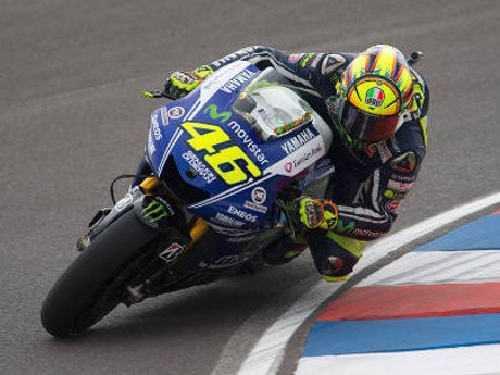 Yamaha Banyak Masalah, Rossi Tak Puas