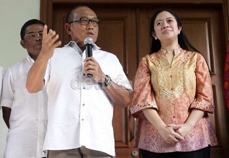 Sekjen PDIP: Kami Tidak Menunggu Golkar
