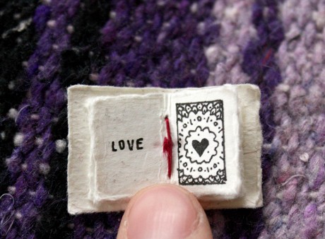 Buku Seukuran Kuku Dipenuhi Ide Besar